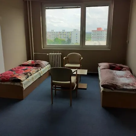 Km House Cerny Most Vandrarhem *