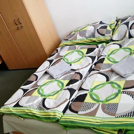 Km House Cerny Most Vandrarhem Prag