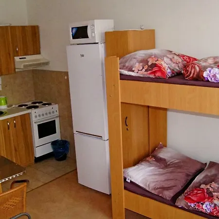 Km House Cerny Most Vandrarhem Prag