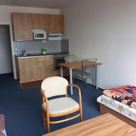 Km House Cerny Most Hostel *