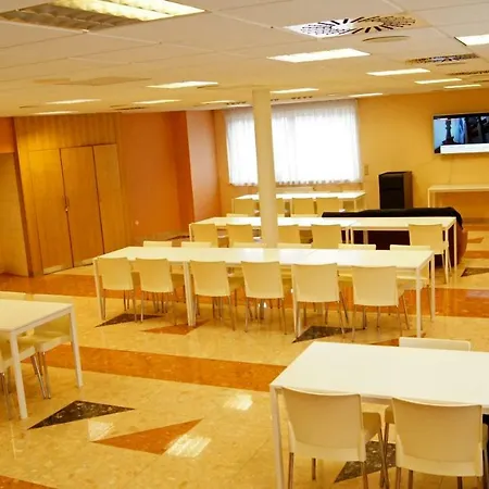 Hostel Km House Cerny Most Prague