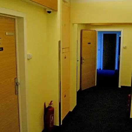 Km House Cerny Most Hostel *